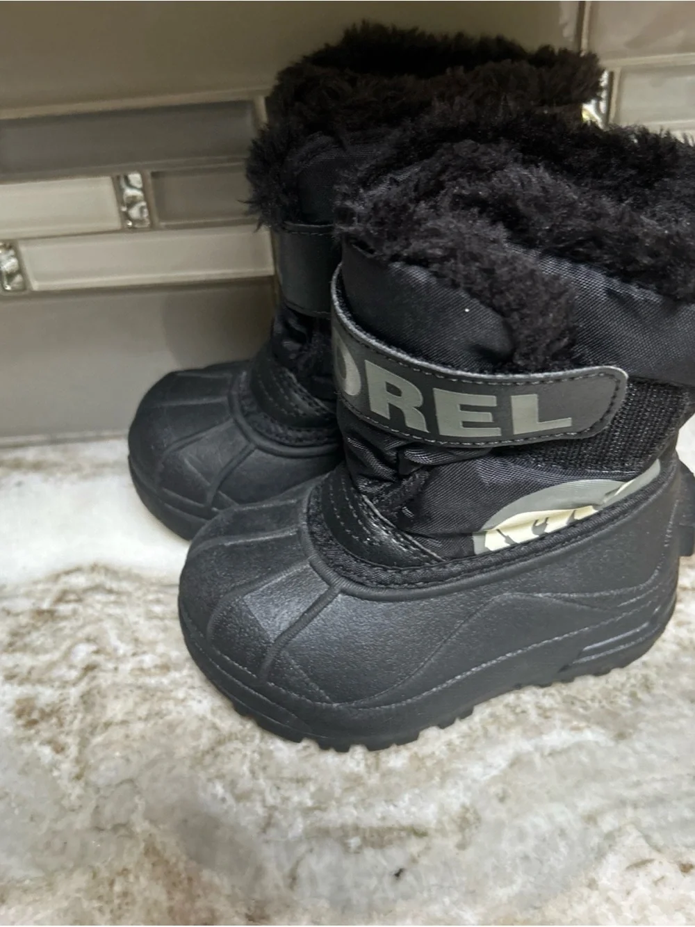 Sorel Commander Snow Boots Black  Kids Sz 6 Waterproof New Back To School